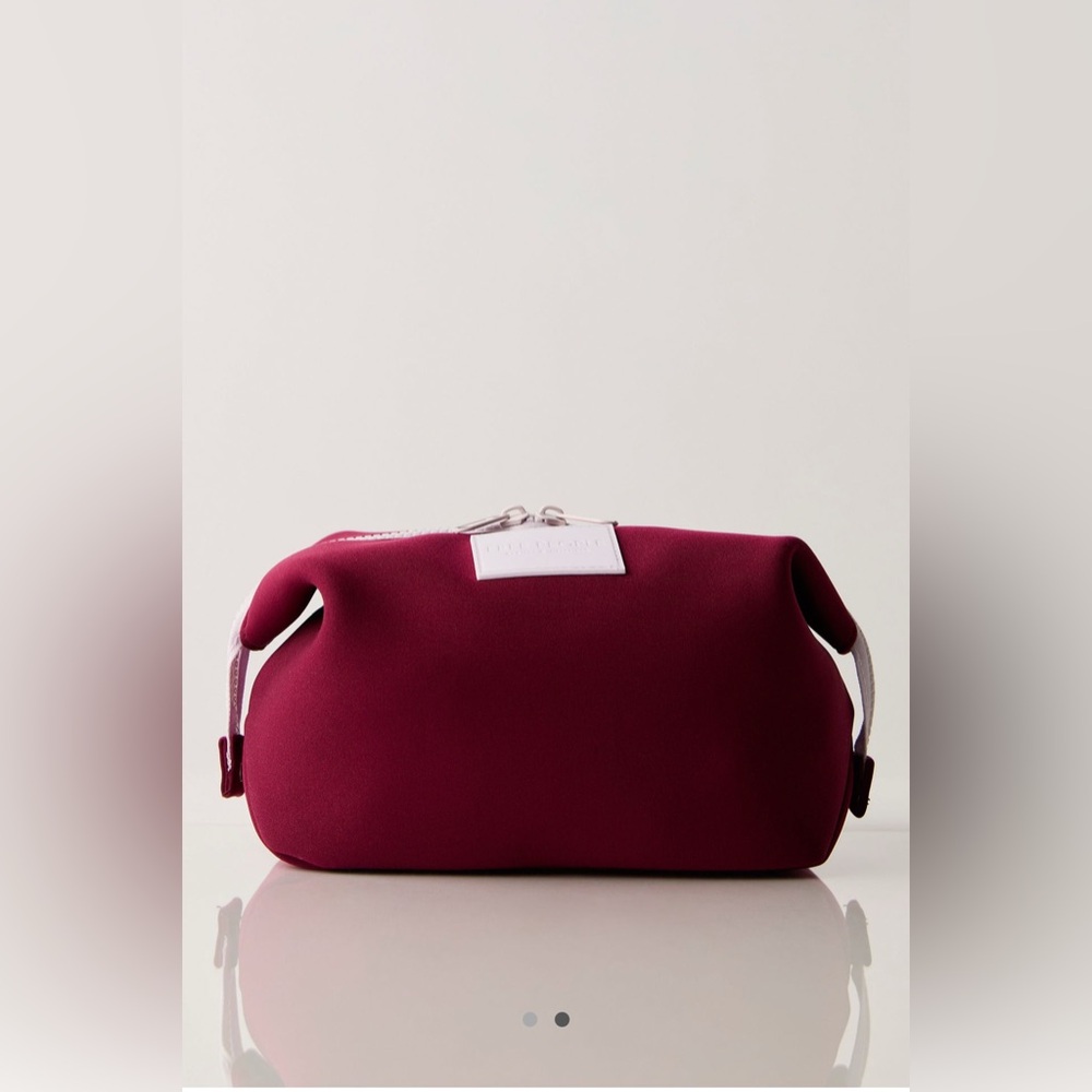 🦋Free People Limited Edition Makeup Bag